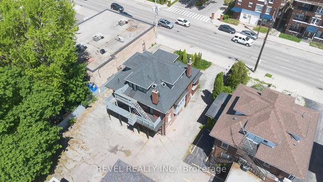 822 Main Street E