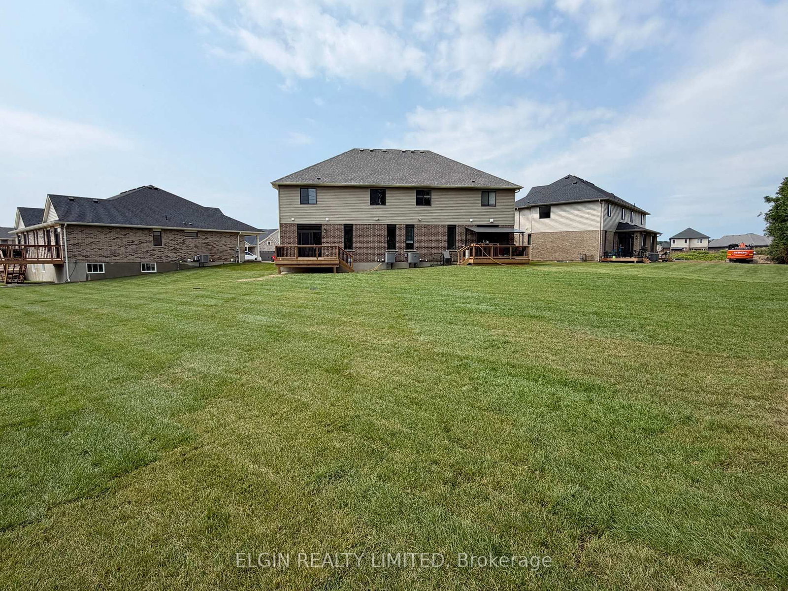 8 Columbus Court • Central Elgin, ON photo 2
