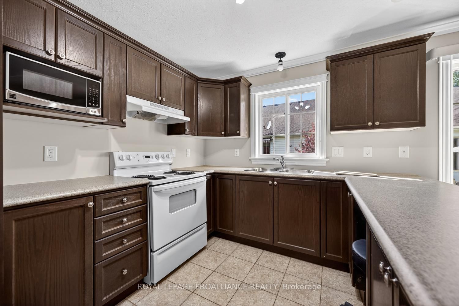 157 Steacy Gardens E • Brockville, ON photo 8