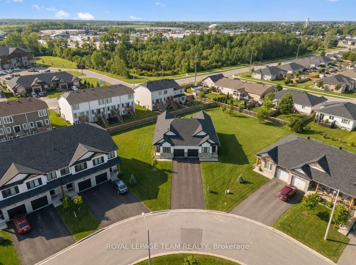 52 Whitcomb Crescent • Smiths Falls, ON photo 1
