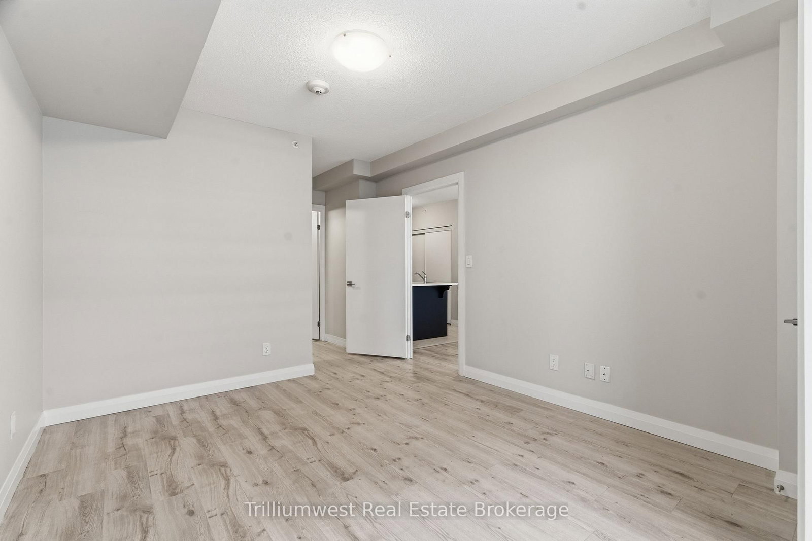 53 Arthur Street S, Unit 601 - Photo 24