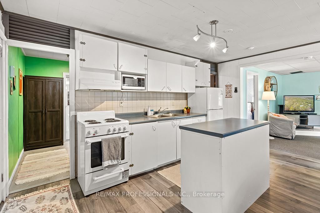 23 Woodstock Avenue • Northern Bruce Peninsula, ON photo 10
