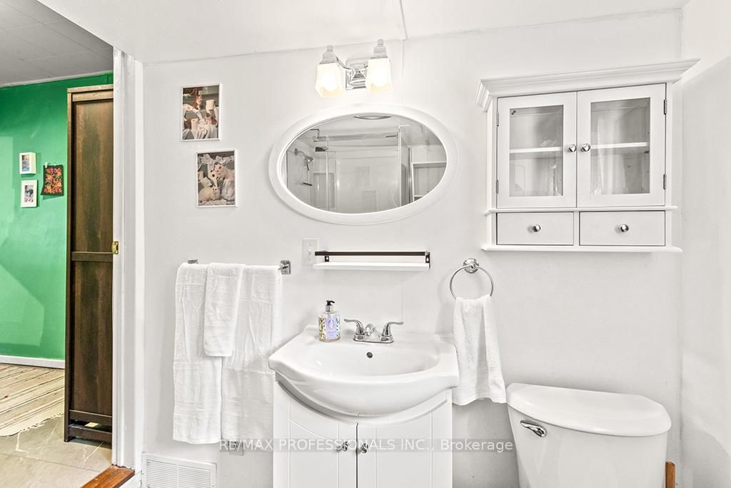 23 Woodstock Avenue • Northern Bruce Peninsula, ON photo 20