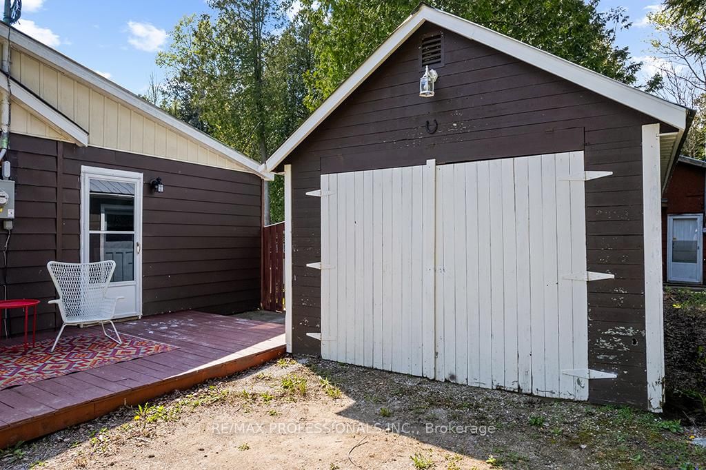 23 Woodstock Avenue • Northern Bruce Peninsula, ON photo 5