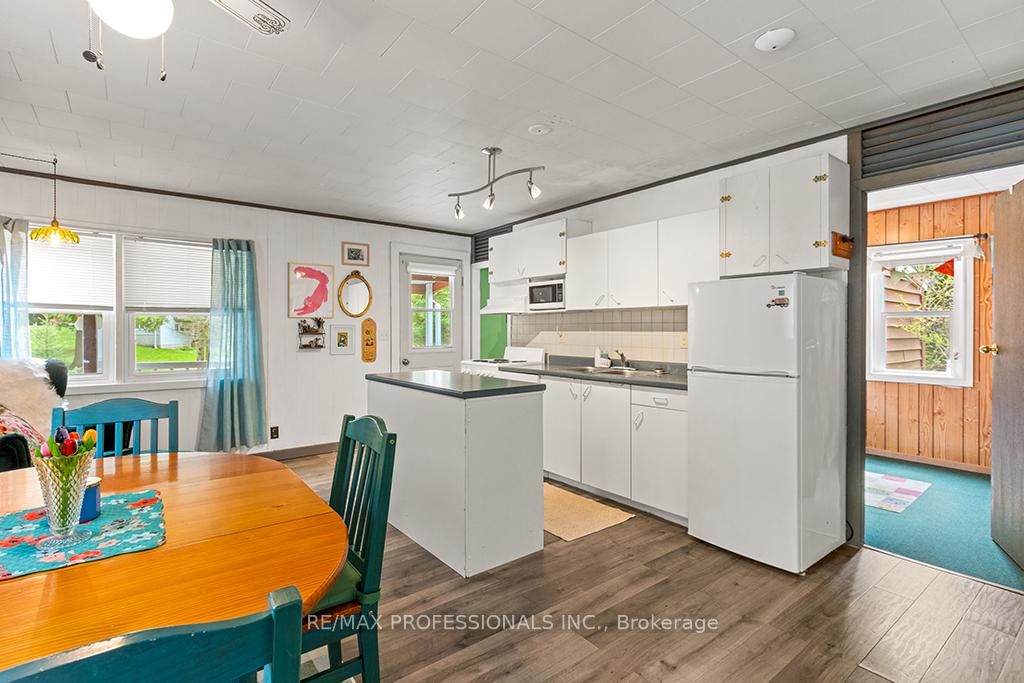23 Woodstock Avenue • Northern Bruce Peninsula, ON photo 9