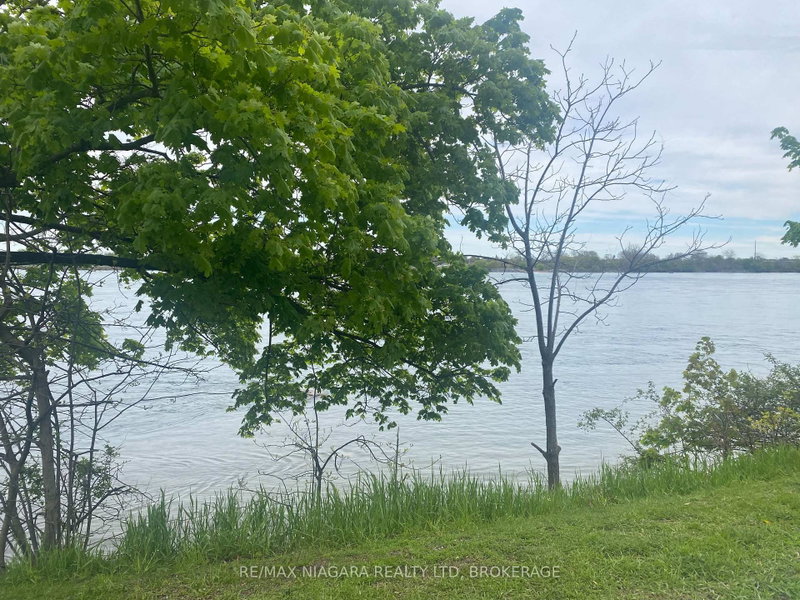 735 Niagara Blvd photo 4