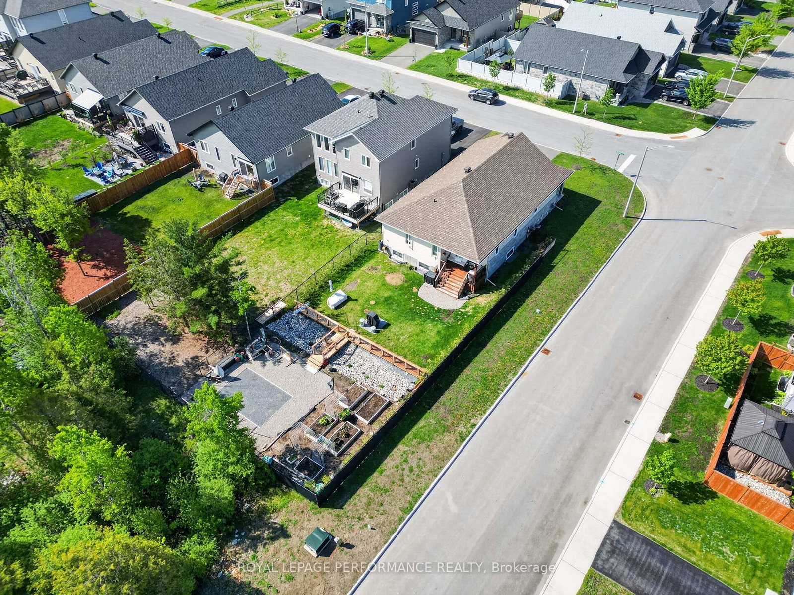669 Bracewell Street • Almonte, ON photo 2