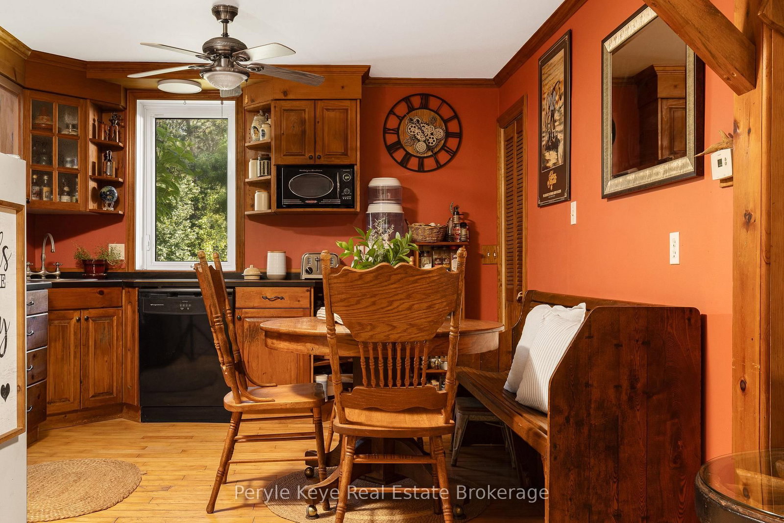 2322 Old Muskoka Road • Huntsville, ON photo 15