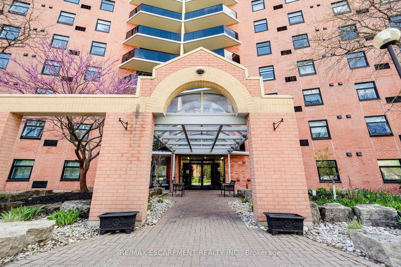 9 Bonheur Court • #401 • Brantford, ON photo 14