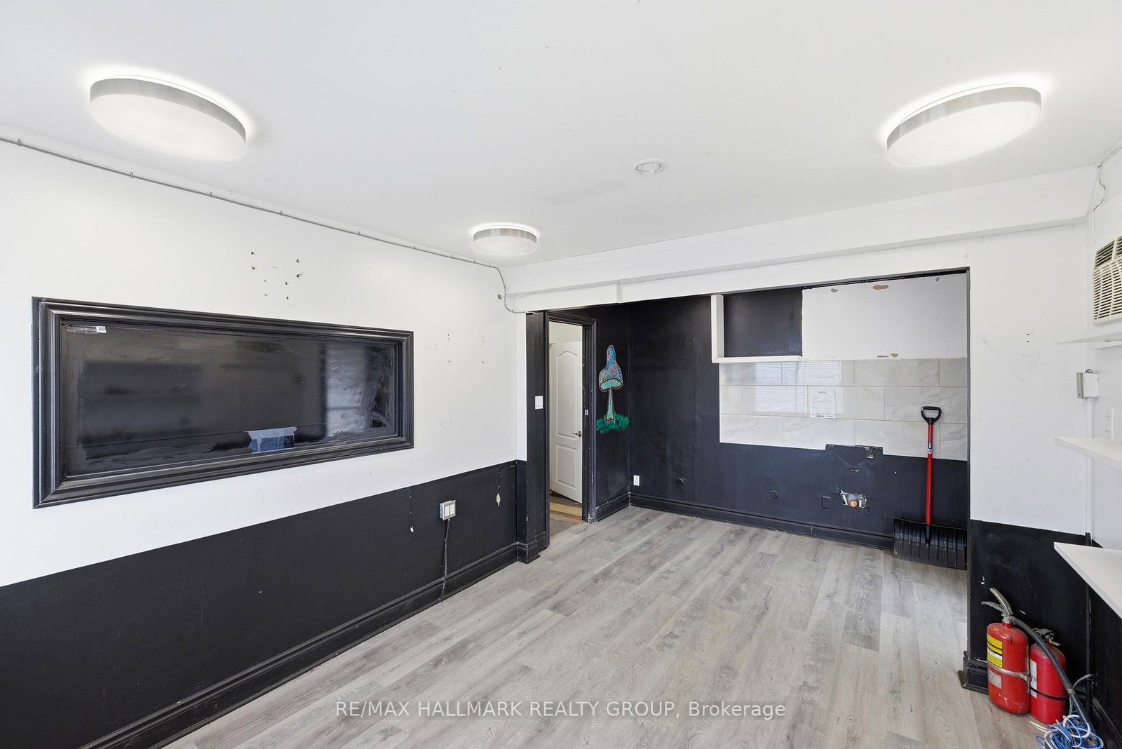 912 St Laurent Boulevard S • Ottawa, ON photo 11