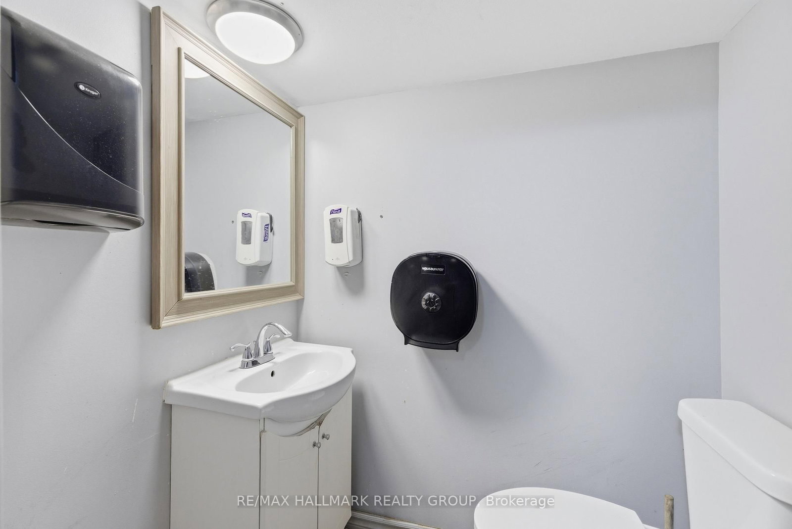 912 St Laurent Boulevard S • Ottawa, ON photo 13