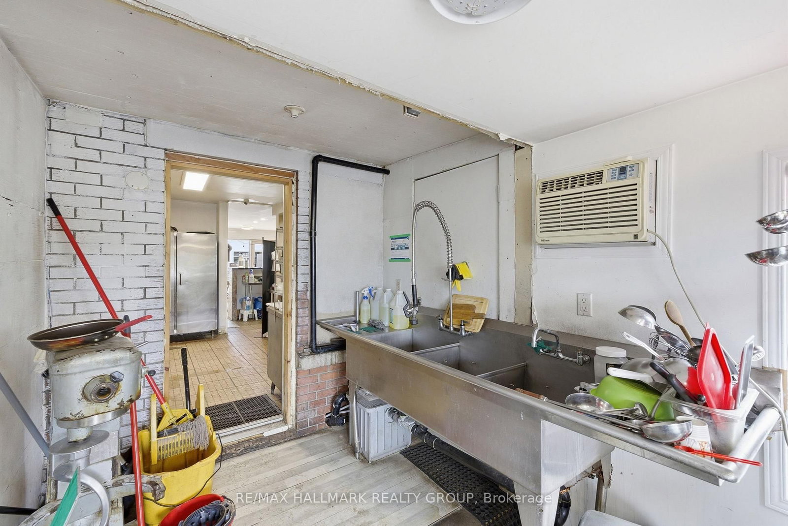 912 St Laurent Boulevard S • Ottawa, ON photo 26