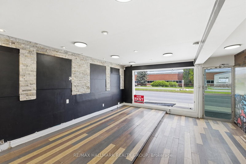 912 St Laurent Boulevard S