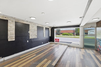 912 St Laurent Boulevard S • Ottawa, ON photo 3