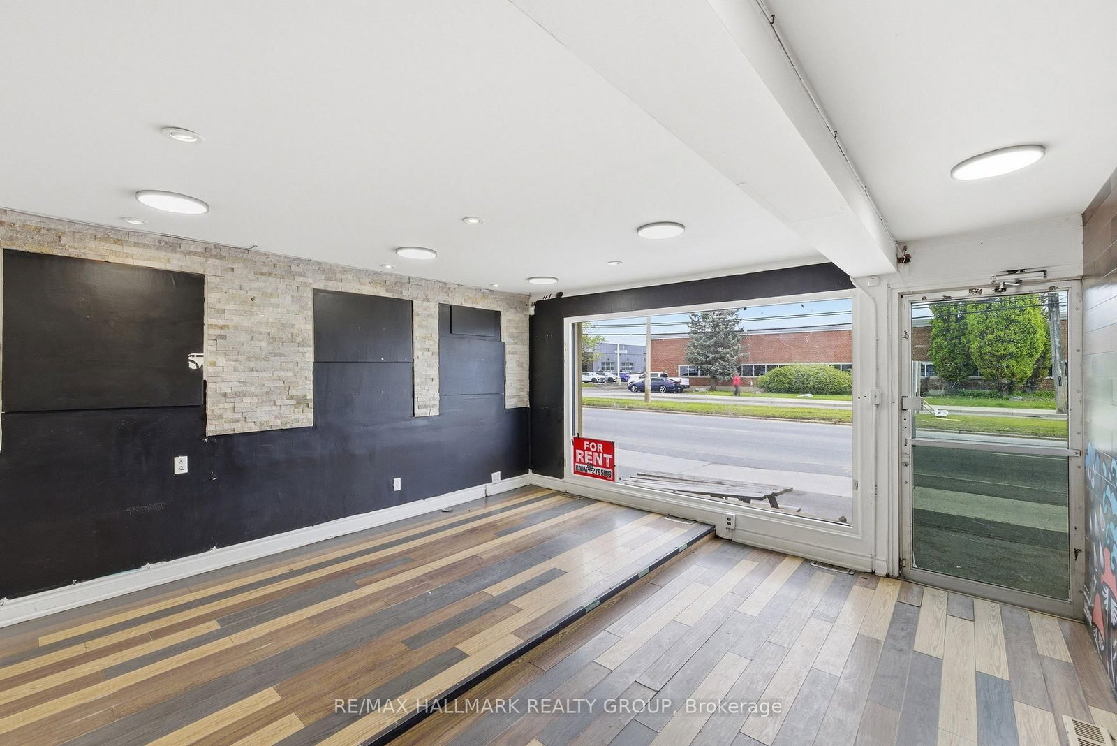 912 St Laurent Boulevard S • Ottawa, ON photo 8