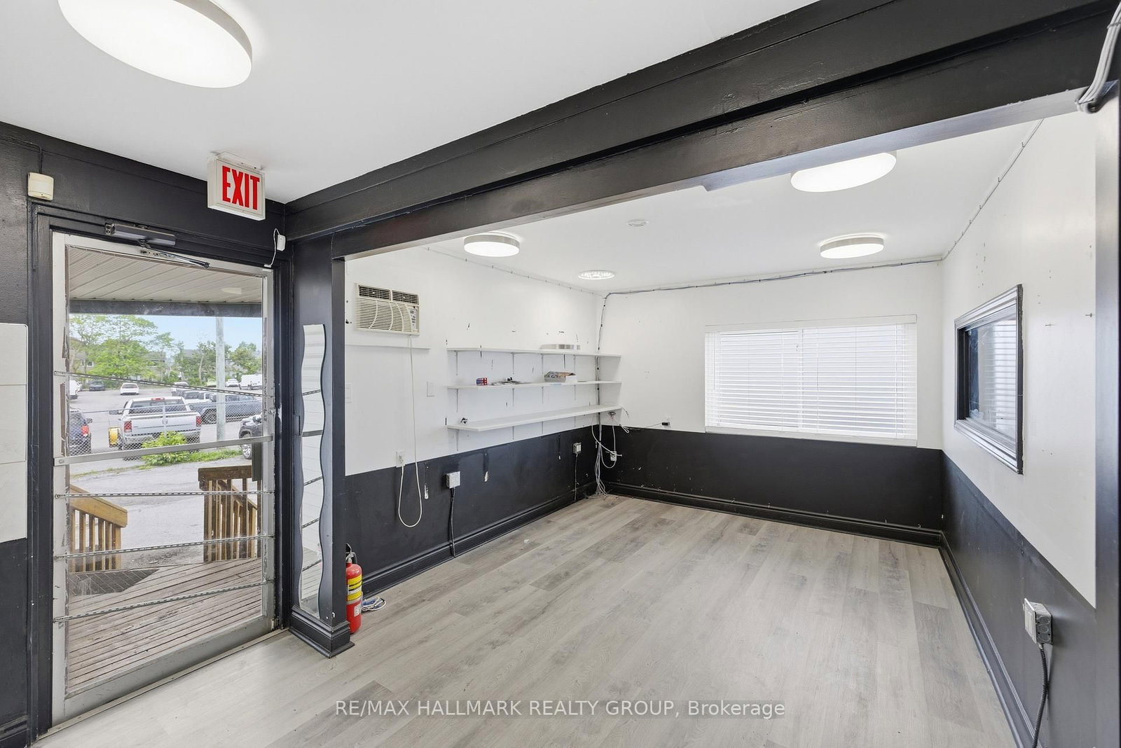 912 St Laurent Boulevard S • Ottawa, ON photo 9