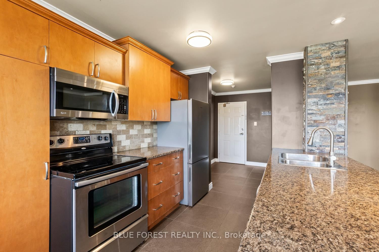 1600 Adelaide Street N, Unit 608 - Photo 16
