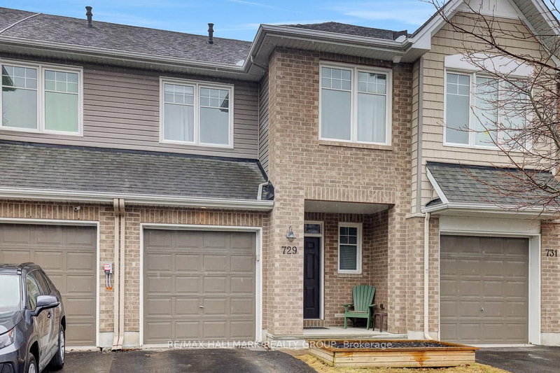 home for sale on 729 Hazelnut Crescent