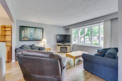 119 Metcalfe Crescent • London South, ON photo 7