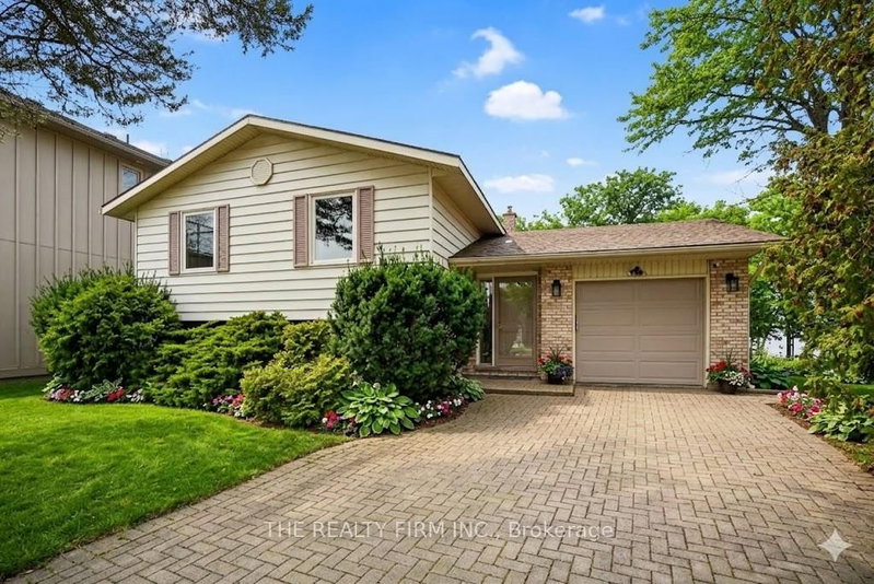 4084 Bluepoint Drive, Plympton-Wyoming