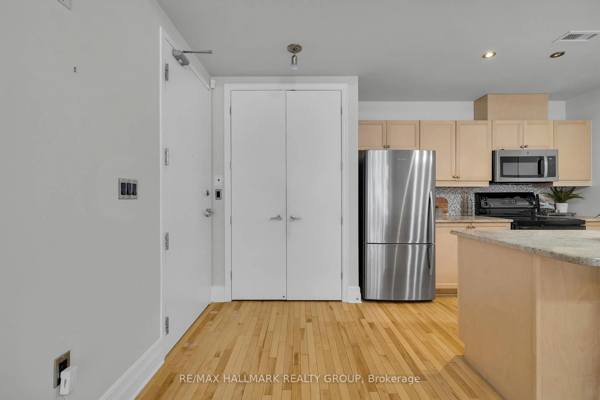 203 - 260 Besserer Street, Ottawa, ON — photo 6