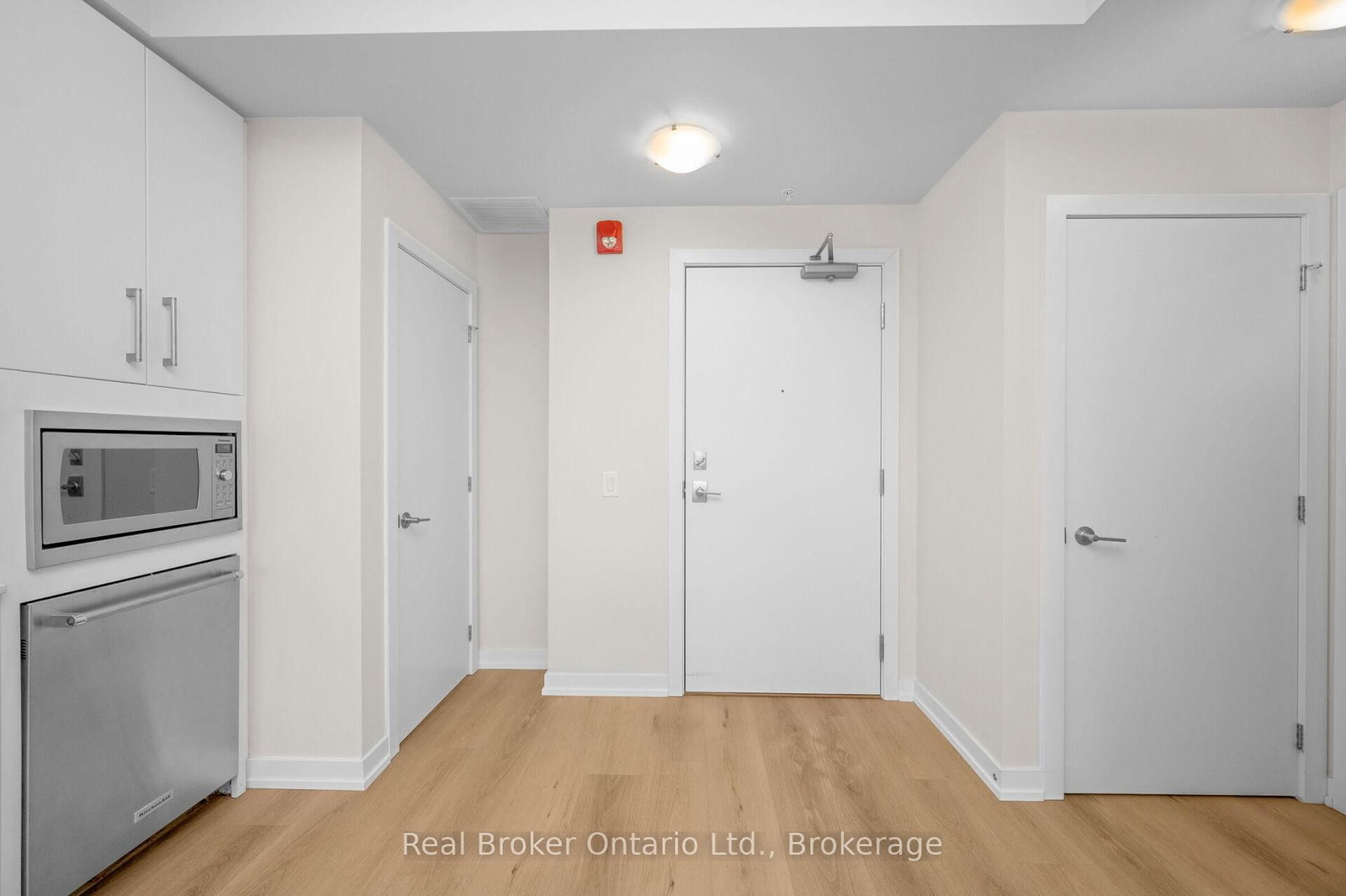 10 Esplanade Lane, Unit 310 - Photo 8
