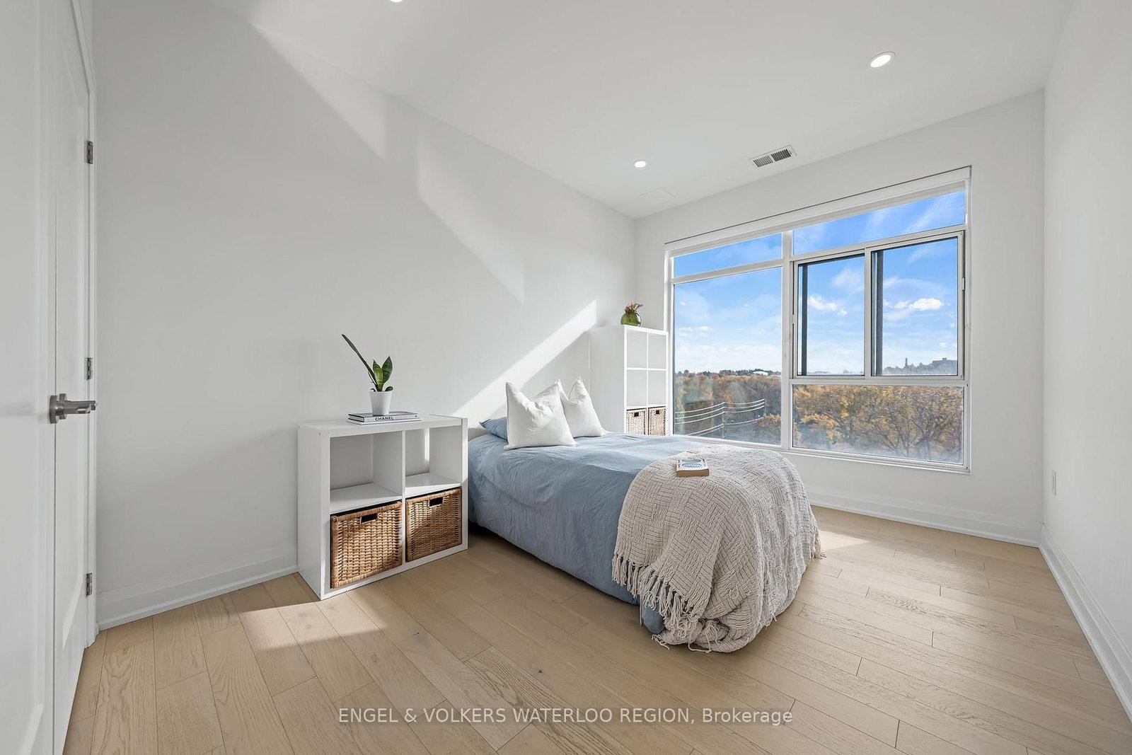 71 Wyndham Street S, Unit 601 - Photo 30