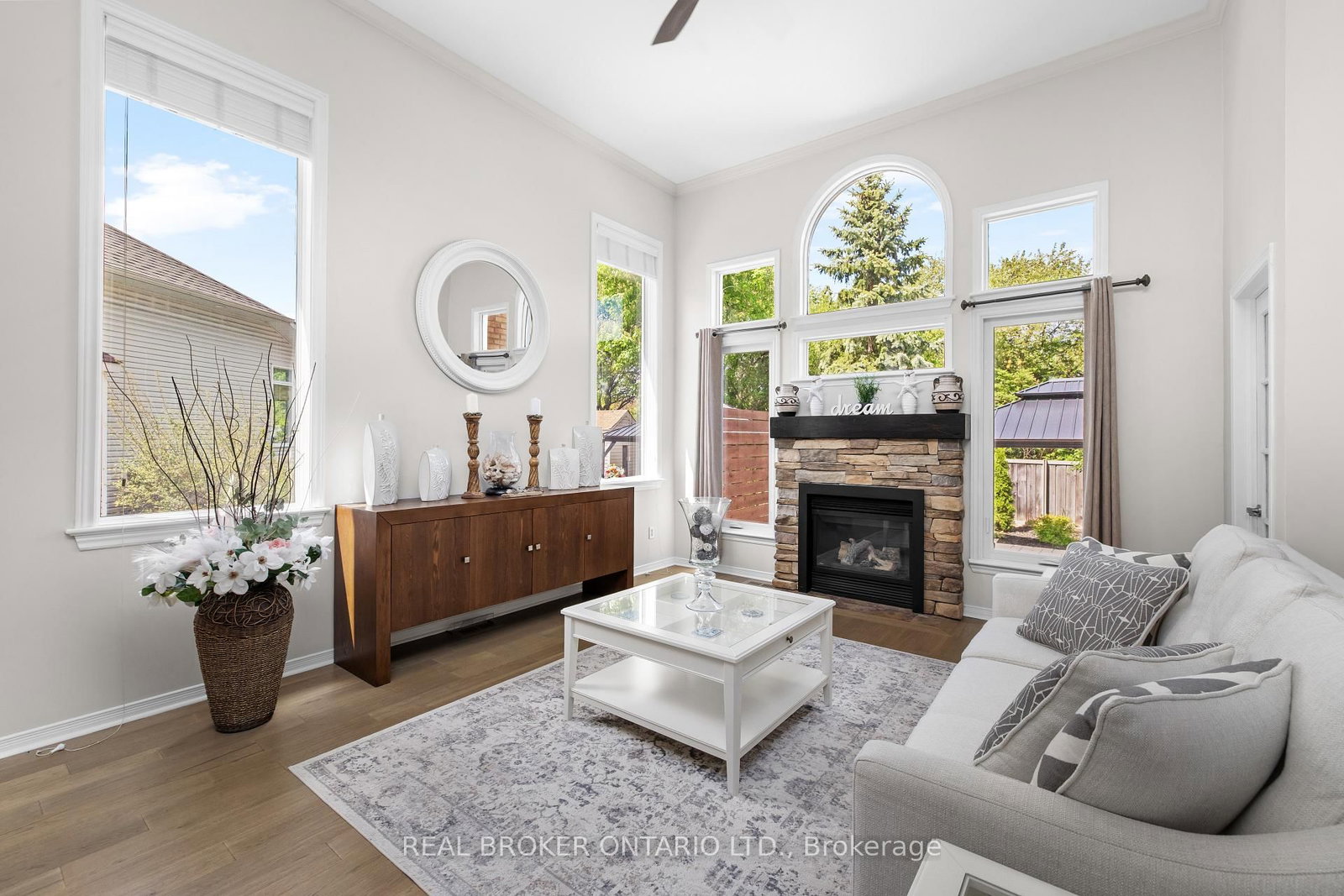 124 Macassa Circle • Ottawa, ON photo 9