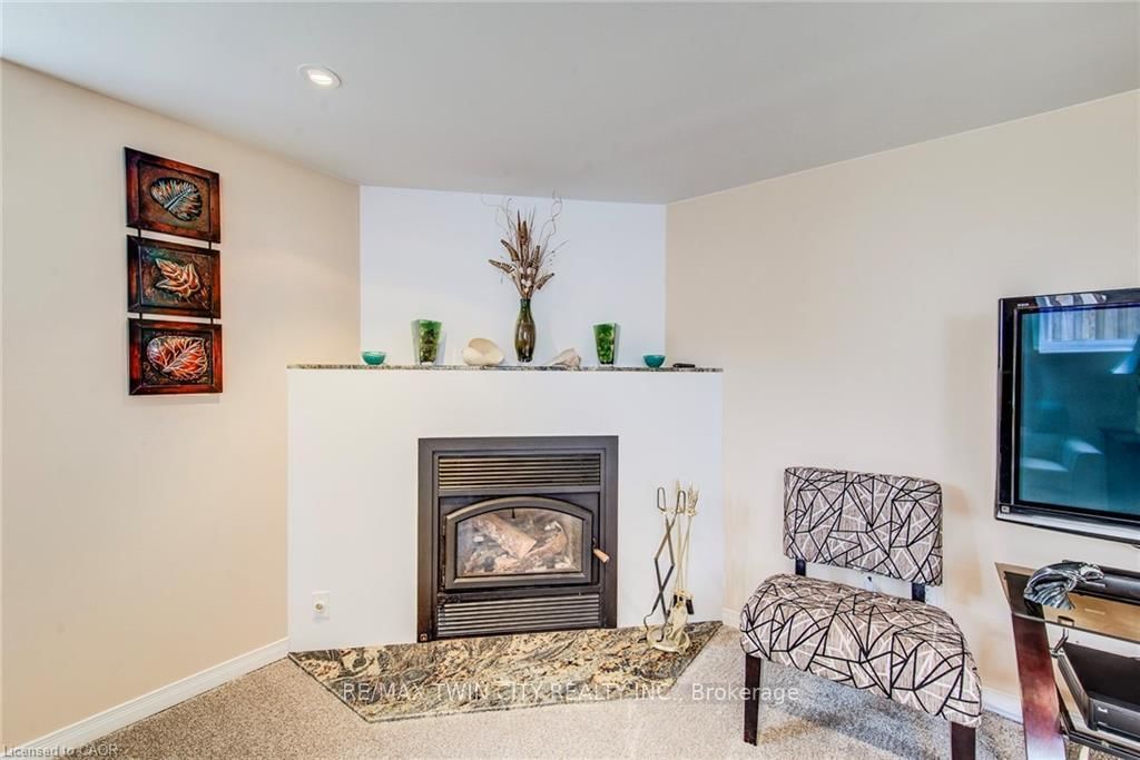 18 QUEENSTON Crescent - Photo 28