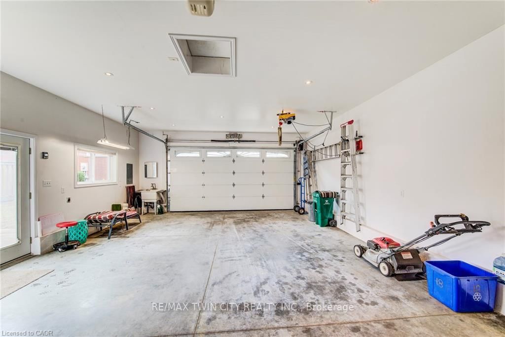 18 QUEENSTON Crescent - Photo 6