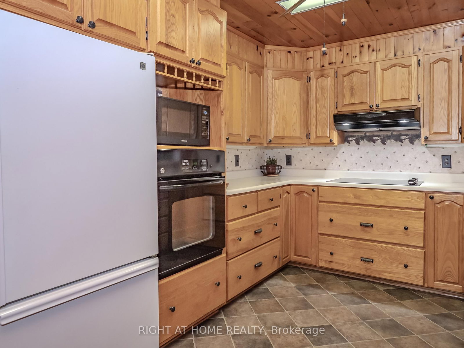 1696 Highway 118 E • Bracebridge, ON photo 10