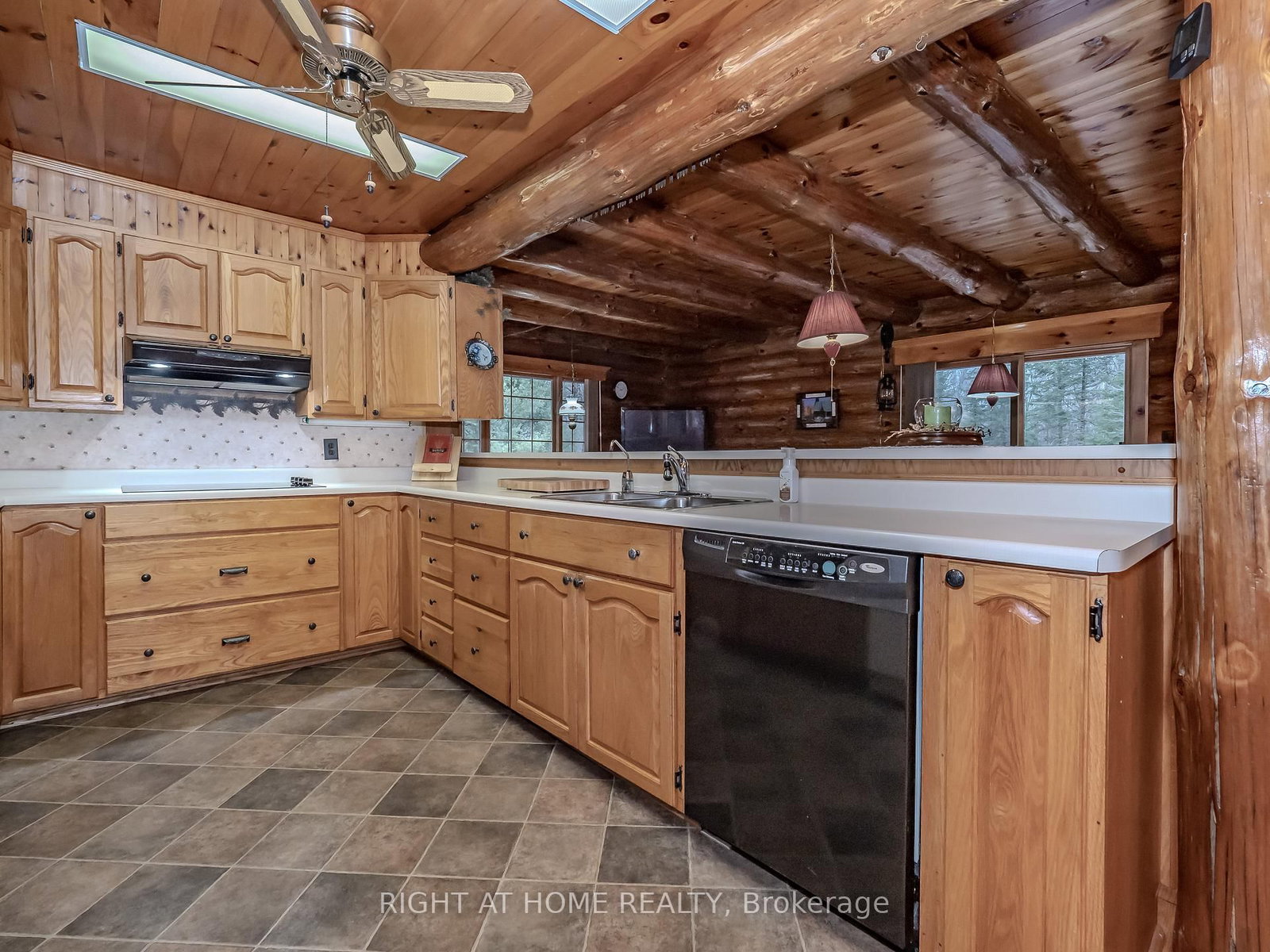 1696 Highway 118 E • Bracebridge, ON photo 11