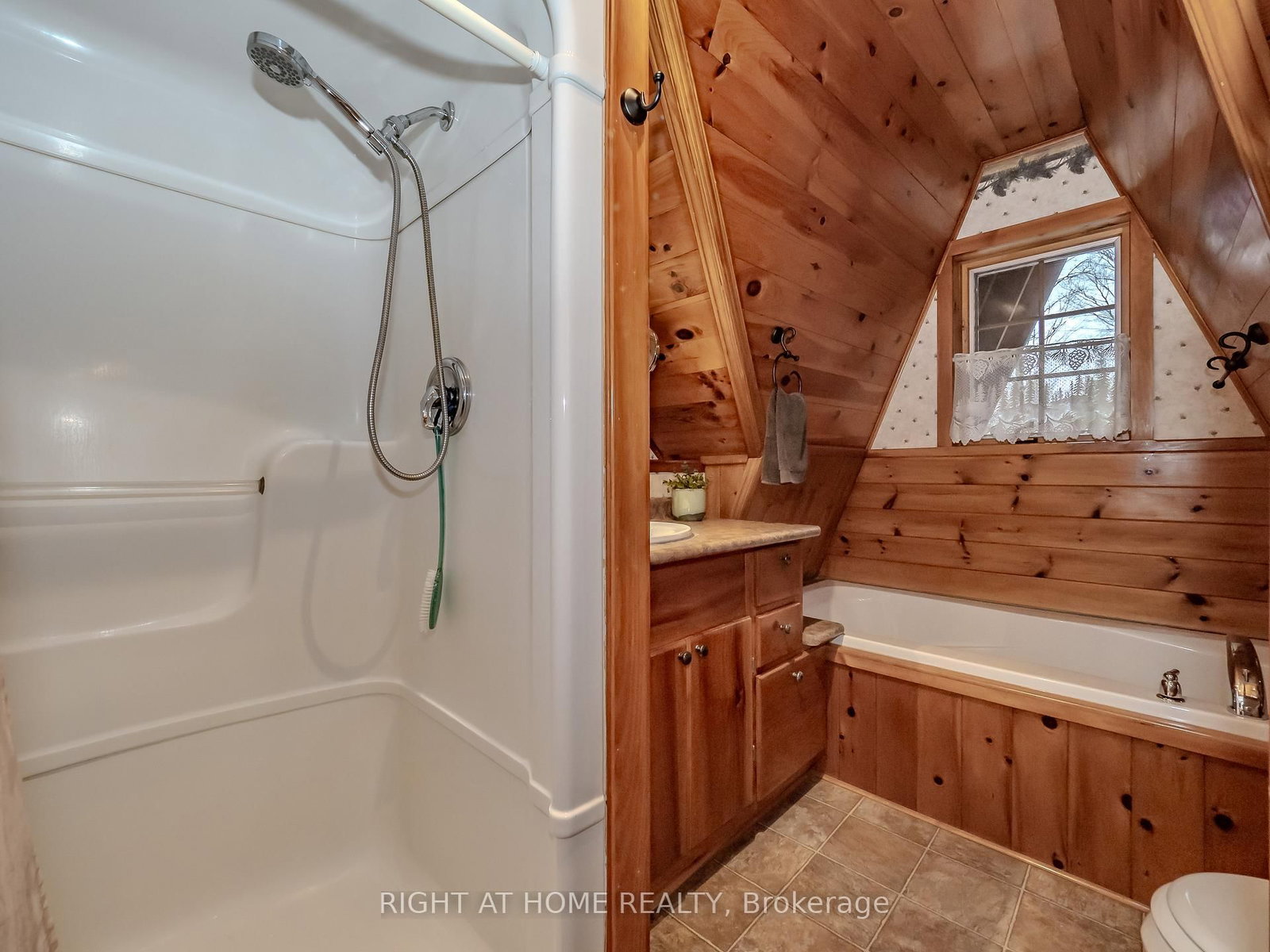 1696 Highway 118 E • Bracebridge, ON photo 18