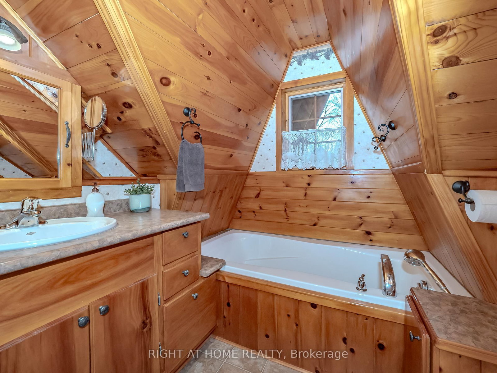 1696 Highway 118 E • Bracebridge, ON photo 19