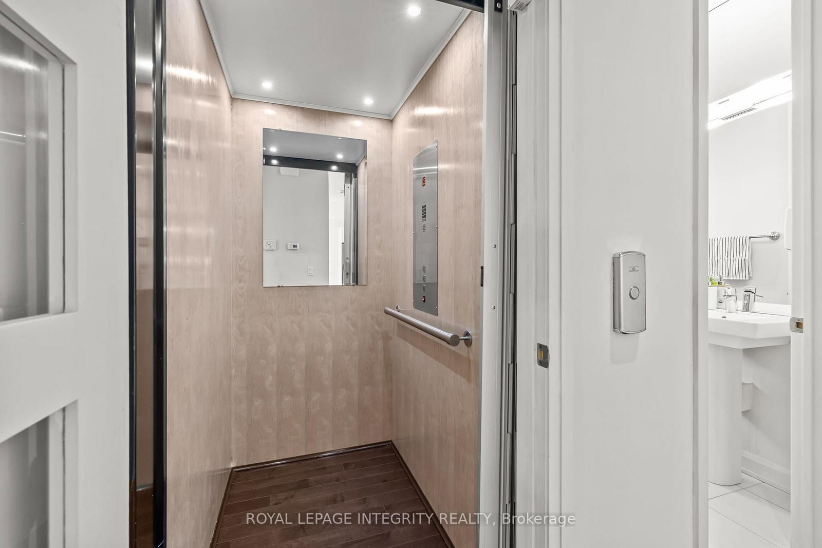 143 Stonemeadow Drive • Ottawa, ON photo 5