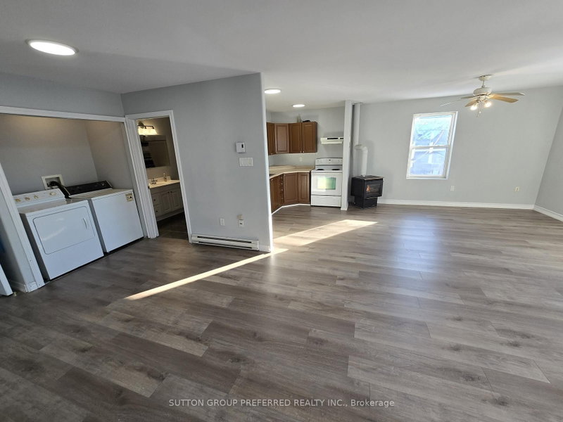 453 Bathurst Street