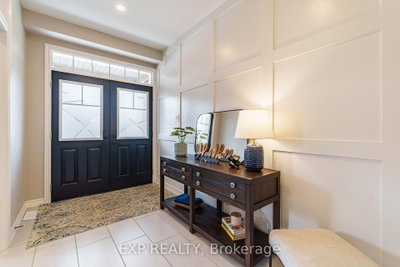 840 Stallion Crescent — photo 2