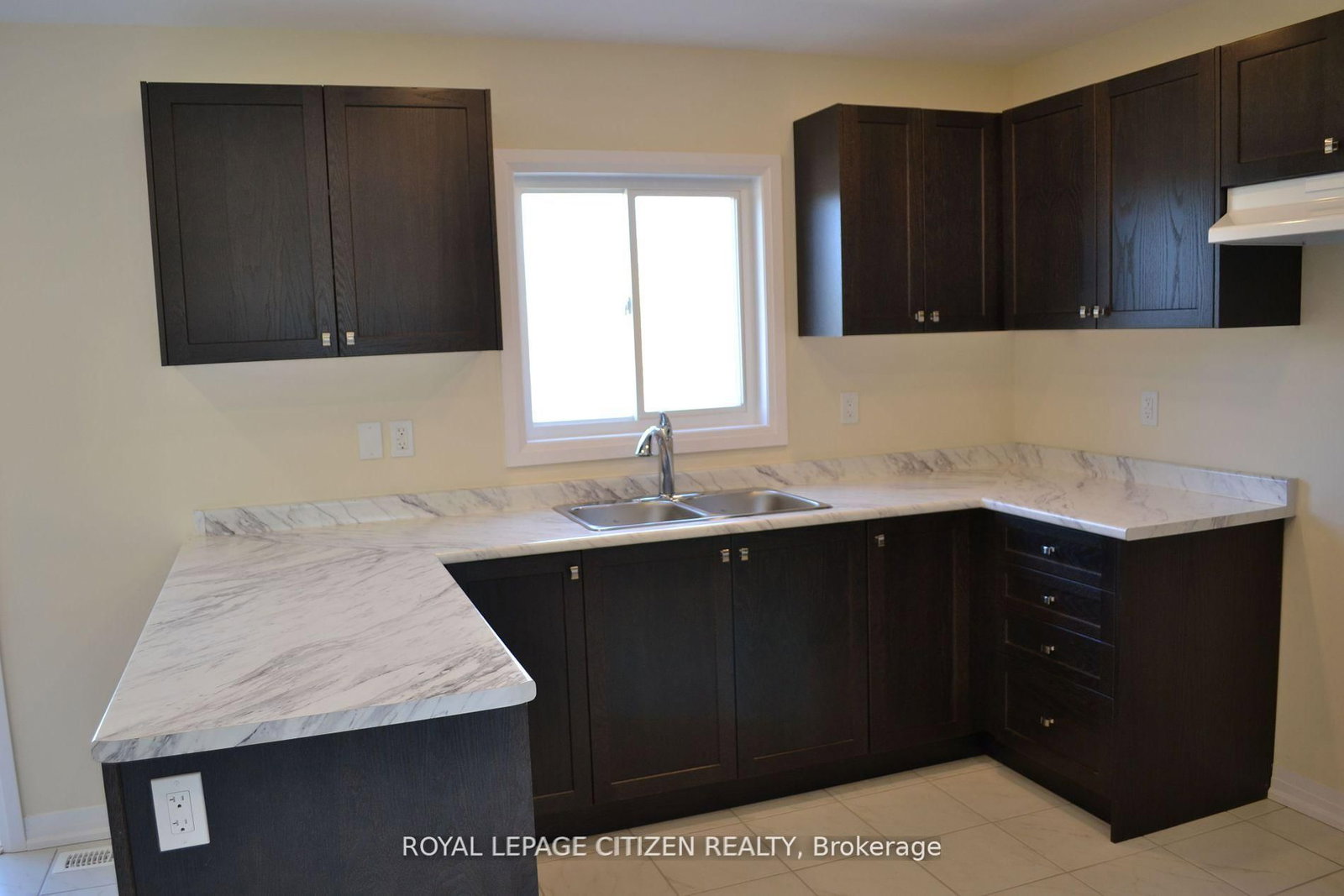 41 Carew Boulevard • Kawartha Lakes, ON photo 10