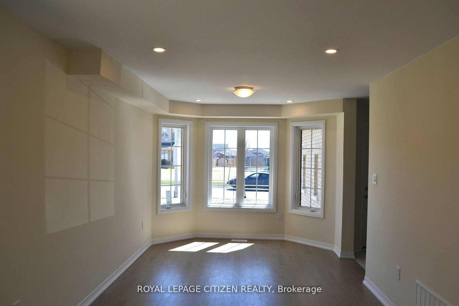 41 Carew Boulevard • Kawartha Lakes, ON photo 5