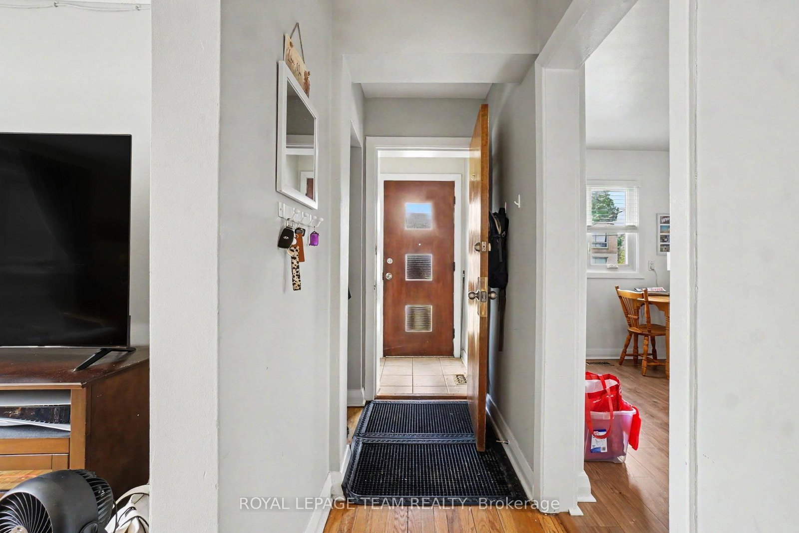 707 Edison Avenue • Ottawa, ON photo 4