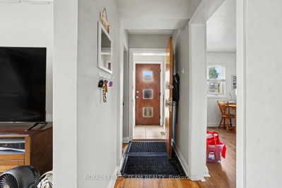 707 Edison Avenue • Ottawa, ON photo 4
