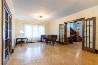 76 London Road W • Guelph, ON photo 5