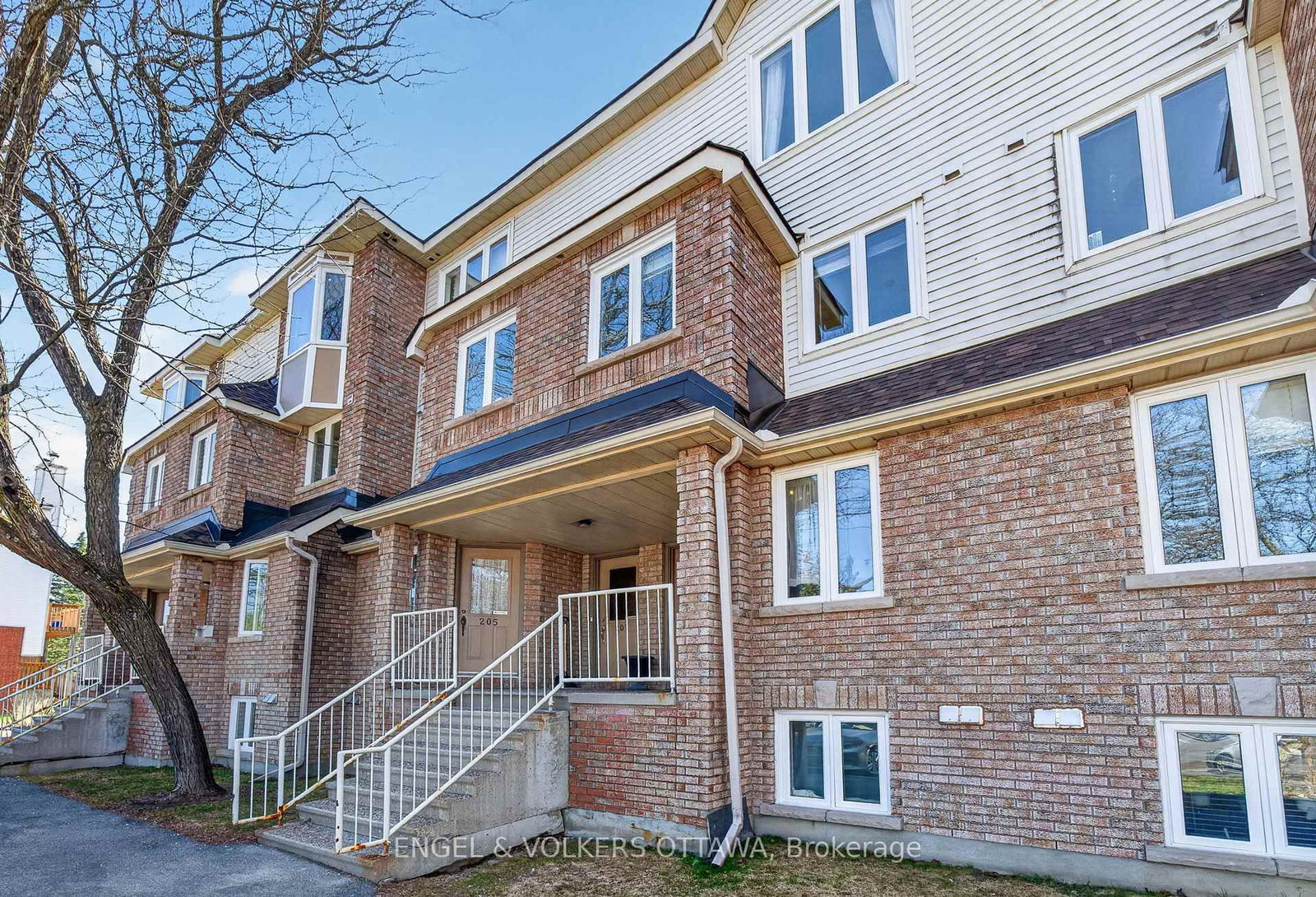 Townhouse for sale at 211 Briston Private, Ottawa, Ontario, K1G 5R5 - Hunt Club Park - MLS: X13215454