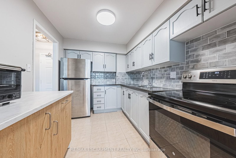 180 Limeridge Rd W photo 4