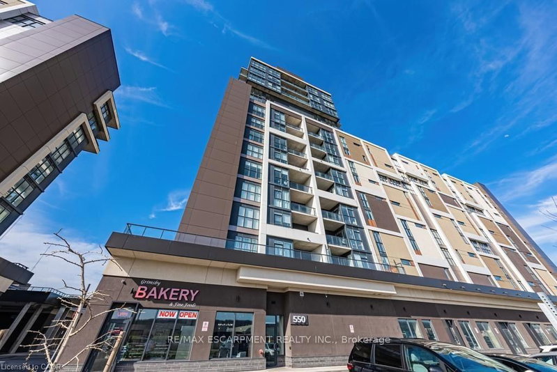 609 - 550 North Service Road
