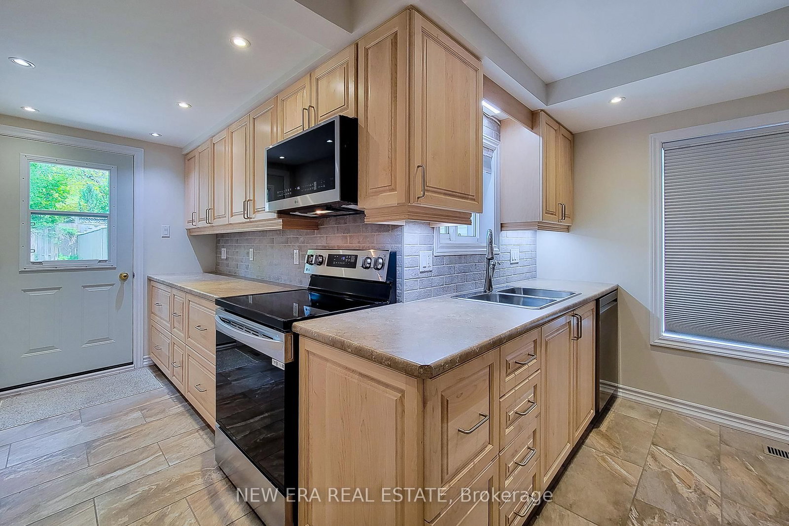 319 King Street W - Photo 22