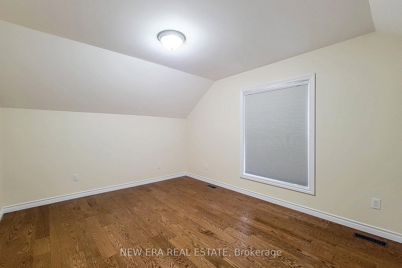 319 King Street W - Photo 35