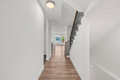 192 ADELAIDE Street — photo 6