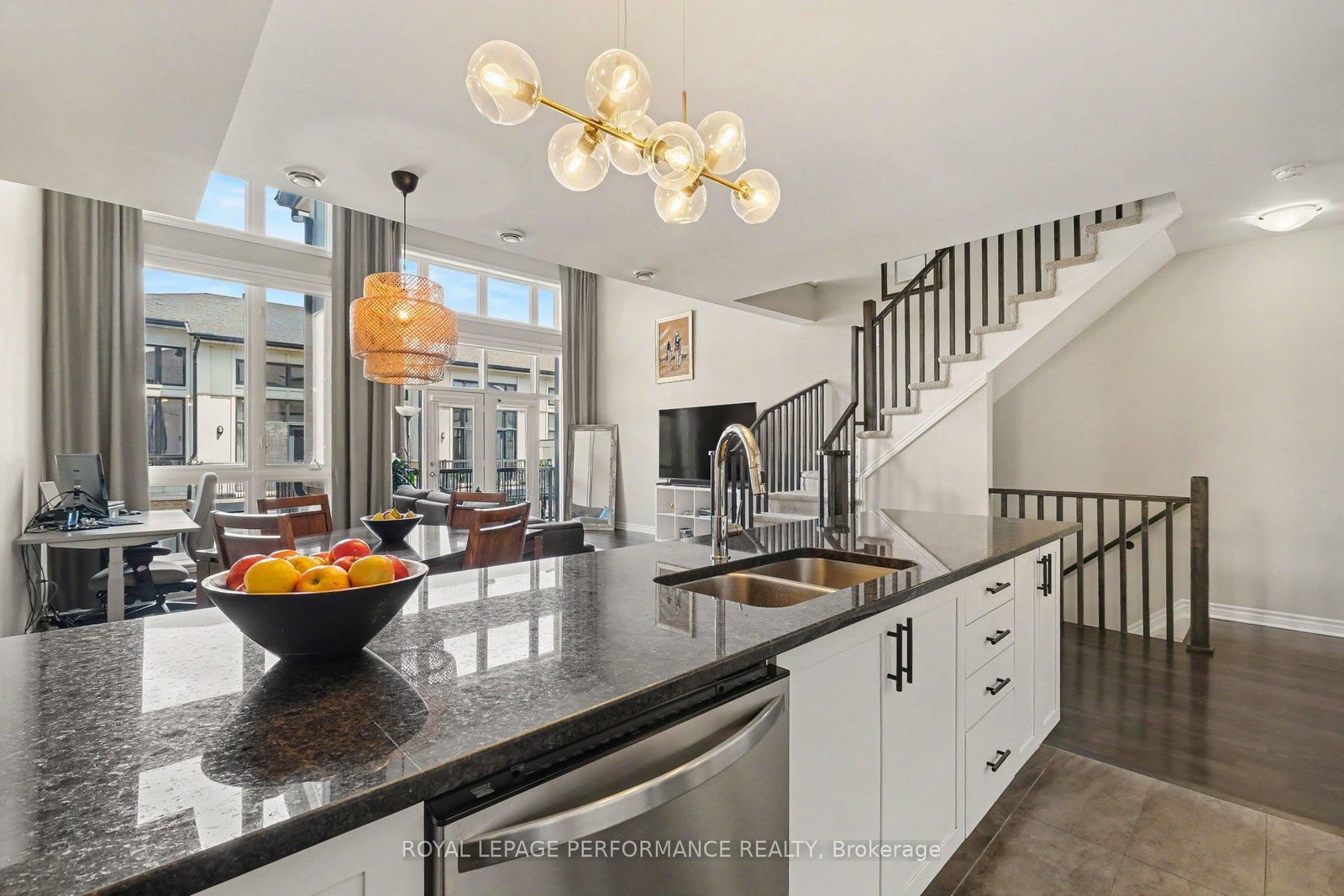 220 Pembina Private • Ottawa, ON photo 9