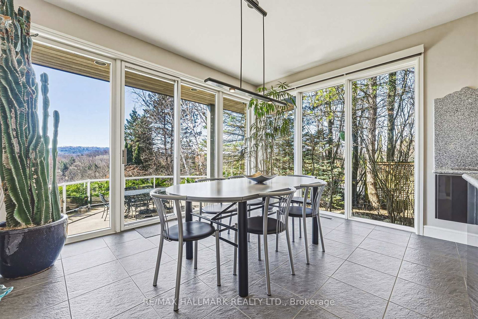 2 Anslow Court • Hamilton, ON photo 17